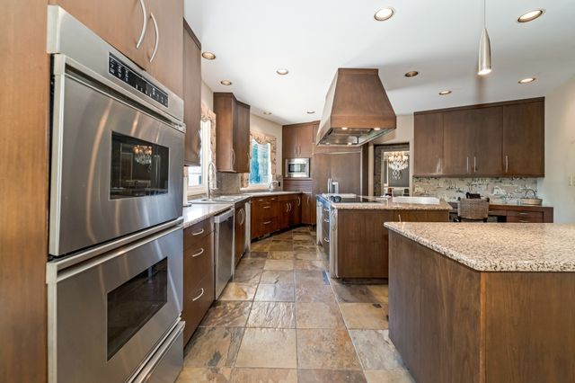 215 Hickory Ln, Smithville, TN 37166