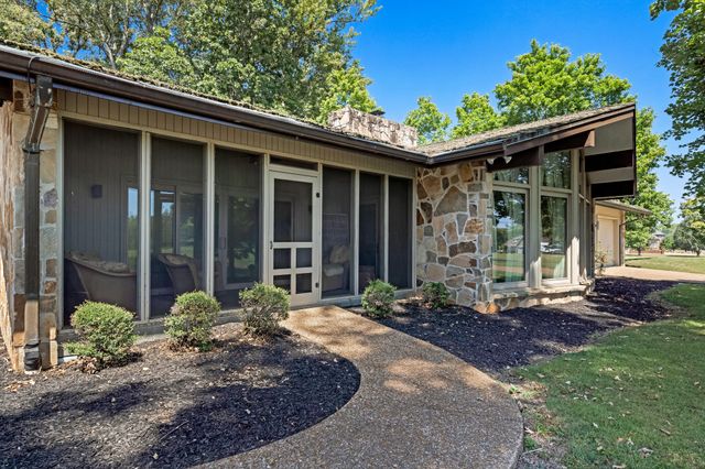 215 Hickory Ln, Smithville, TN 37166