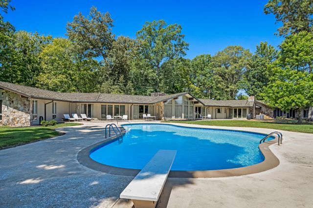 215 Hickory Ln, Smithville, TN 37166