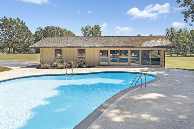 215 Hickory Ln, Smithville, TN 37166