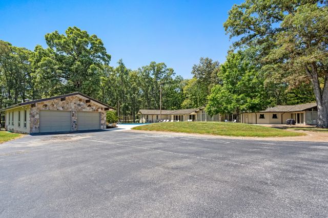 215 Hickory Ln, Smithville, TN 37166