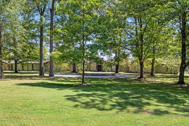 215 Hickory Ln, Smithville, TN 37166