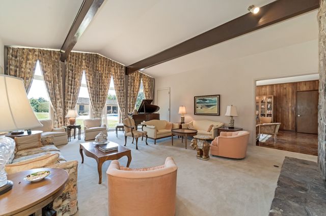 215 Hickory Ln, Smithville, TN 37166