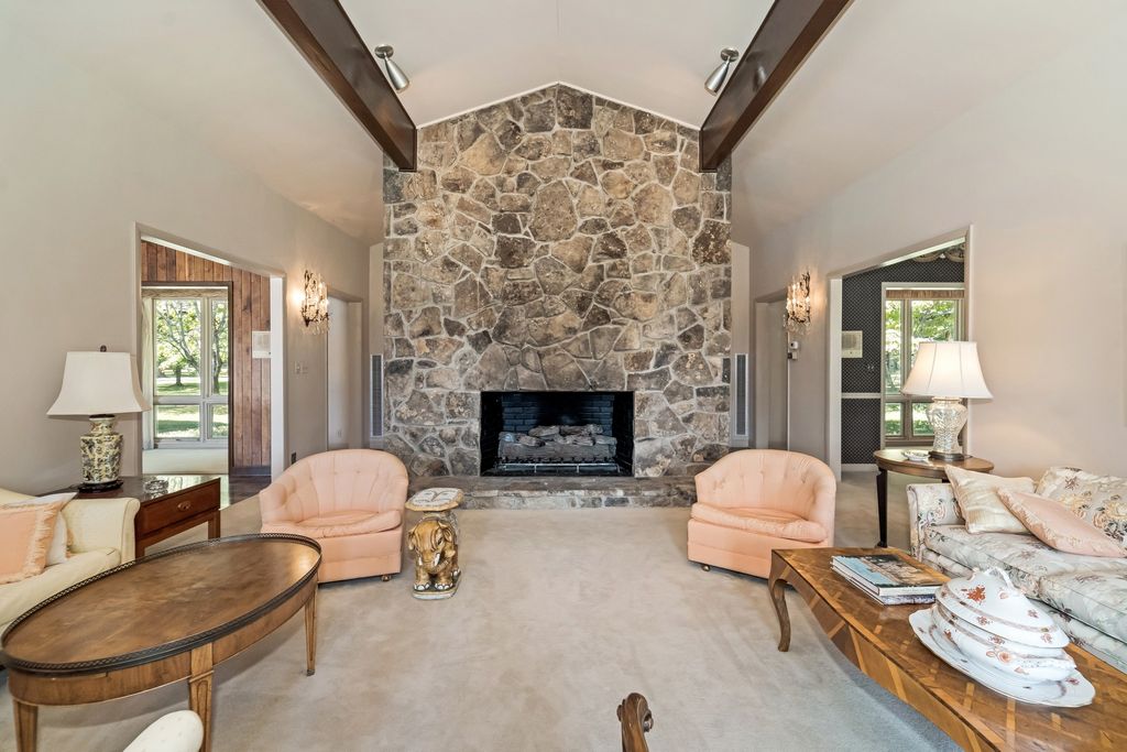 215 Hickory Ln, Smithville, TN 37166