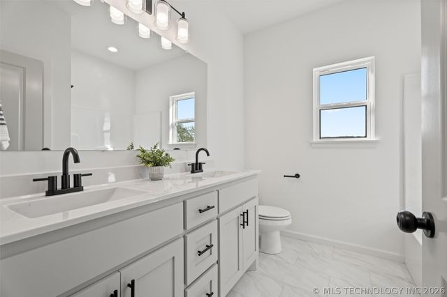 145 S 427 Road, Pryor, OK 74361