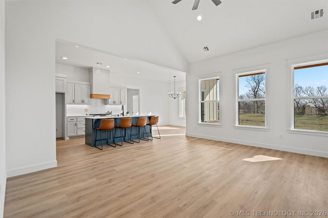 145 S 427 Road, Pryor, OK 74361