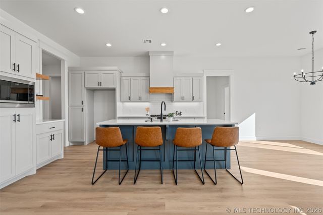 145 S 427 Road, Pryor, OK 74361