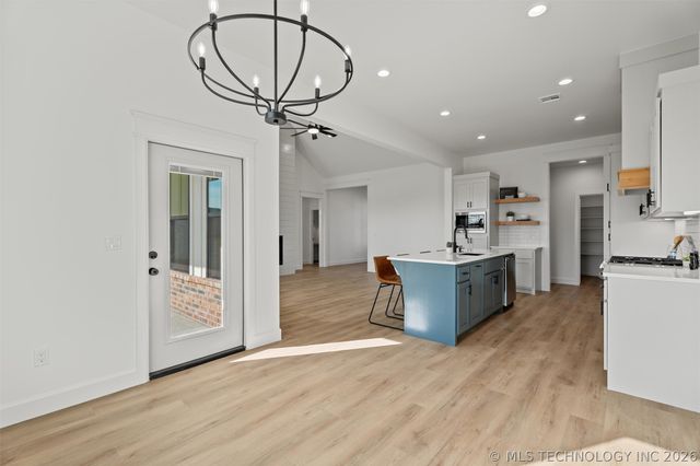 145 S 427 Road, Pryor, OK 74361