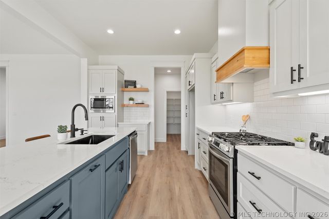 145 S 427 Road, Pryor, OK 74361