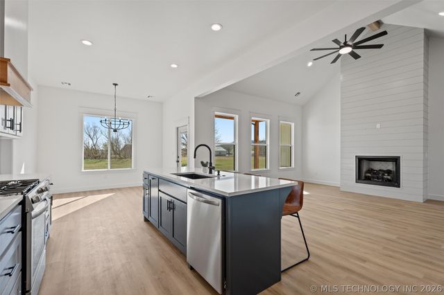 145 S 427 Road, Pryor, OK 74361