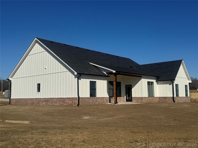 145 S 427 Road, Pryor, OK 74361