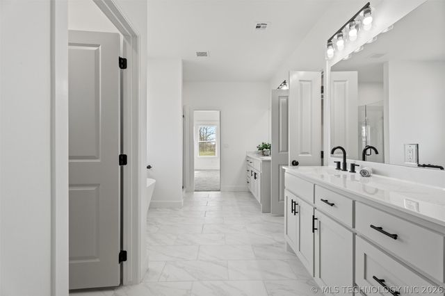 145 S 427 Road, Pryor, OK 74361