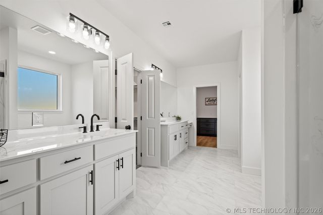 145 S 427 Road, Pryor, OK 74361