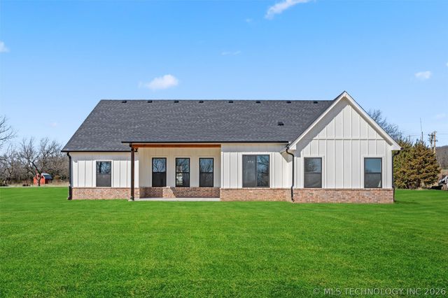 145 S 427 Road, Pryor, OK 74361