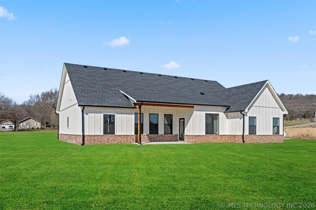 145 S 427 Road, Pryor, OK 74361