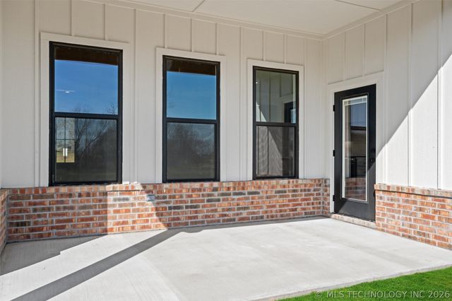 145 S 427 Road, Pryor, OK 74361