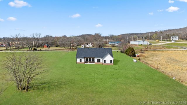 145 S 427 Road, Pryor, OK 74361