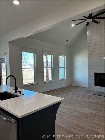 145 S 427 Road, Pryor, OK 74361