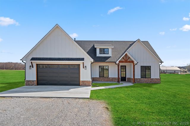 145 S 427 Road, Pryor, OK 74361