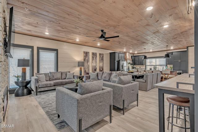 368 Rambling Creek Way, Sevierville, TN 37862