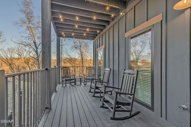 368 Rambling Creek Way, Sevierville, TN 37862