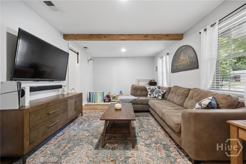 Image 10 of property listing at 352 Sandpiper Road, Richmond Hill, GA 31324