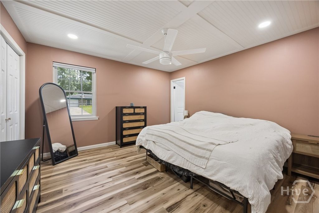 Image 18 of property listing at 352 Sandpiper Road, Richmond Hill, GA 31324