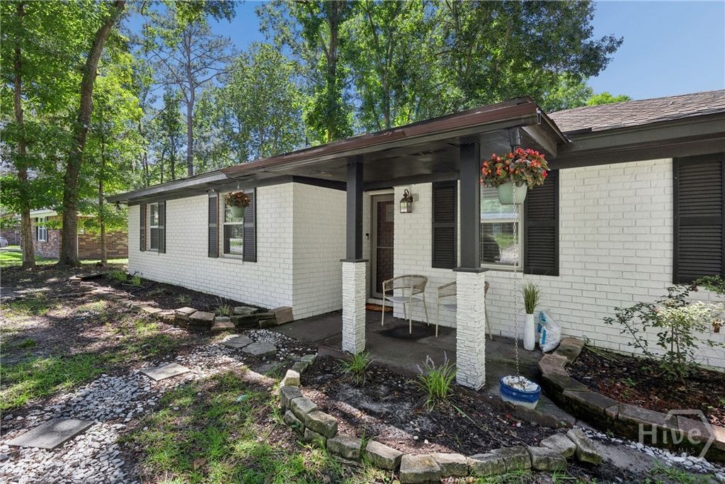 Image 2 of property listing at 352 Sandpiper Road, Richmond Hill, GA 31324