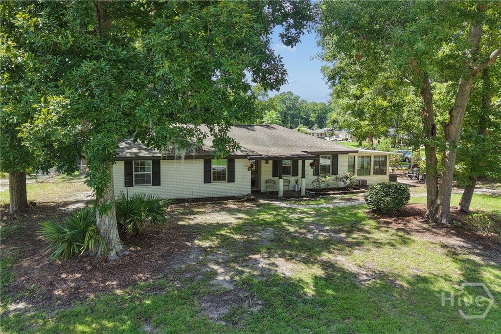Image 32 of property listing at 352 Sandpiper Road, Richmond Hill, GA 31324
