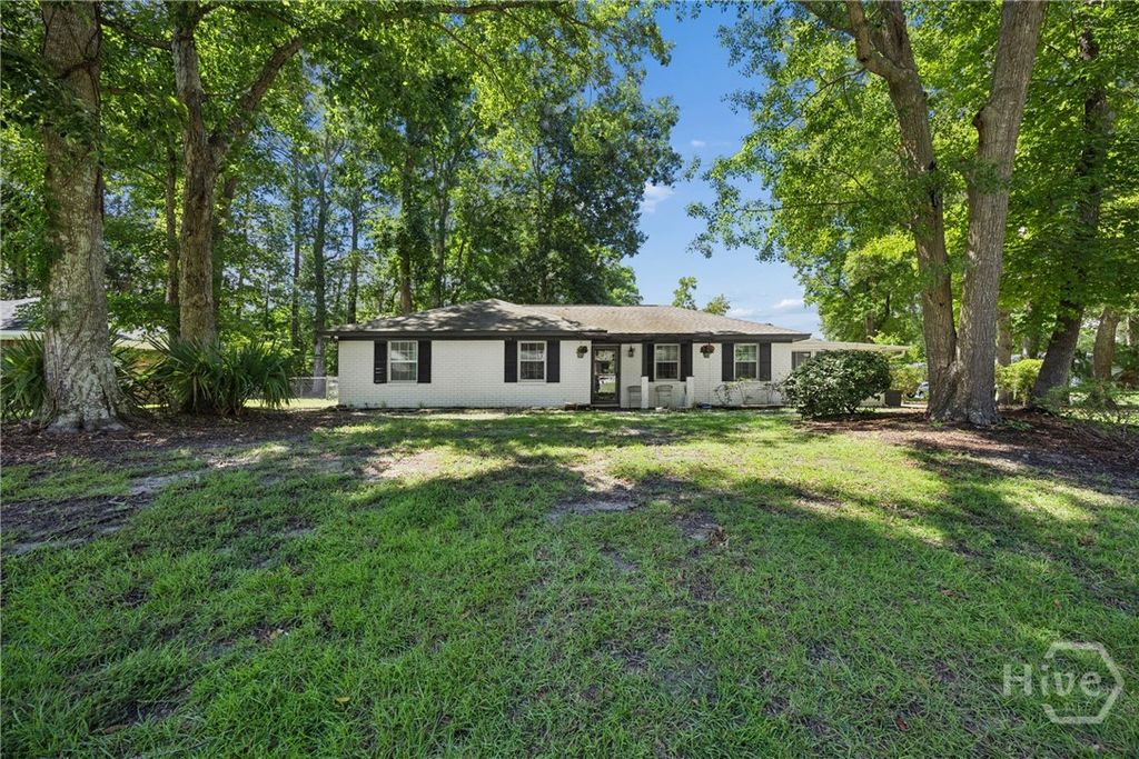 Image 6 of property listing at 352 Sandpiper Road, Richmond Hill, GA 31324