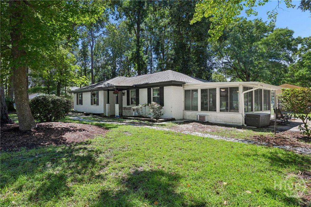 Image 7 of property listing at 352 Sandpiper Road, Richmond Hill, GA 31324