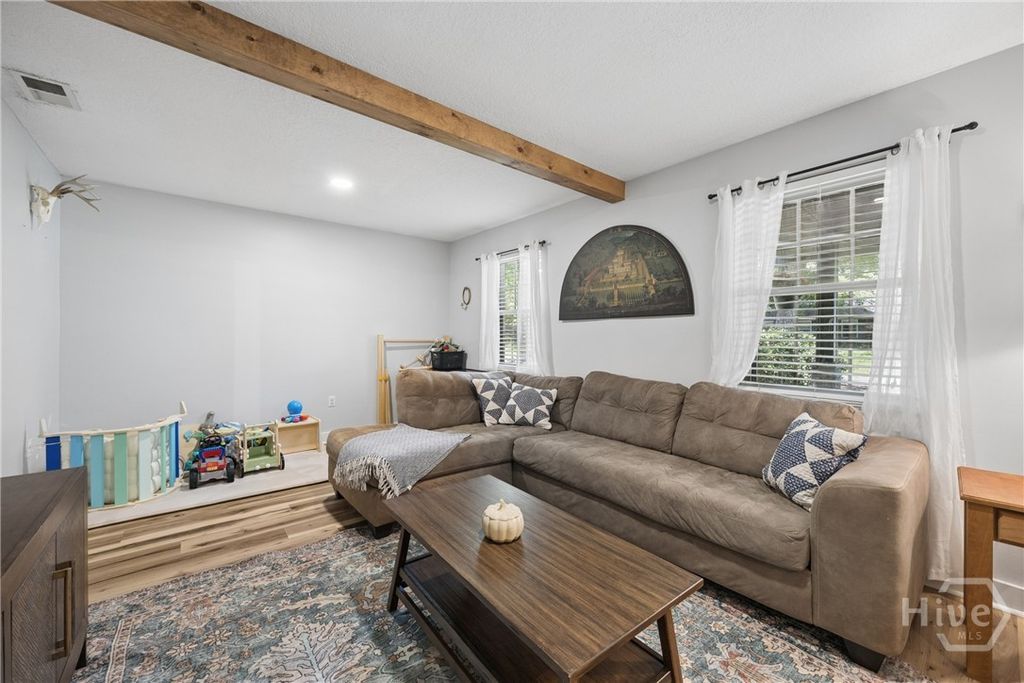 Image 9 of property listing at 352 Sandpiper Road, Richmond Hill, GA 31324