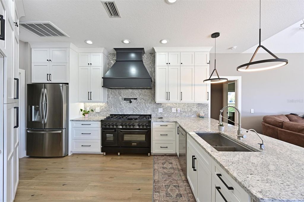 Image 4 of property listing at 12246 CLUBHOUSE DRIVE, Lakewood Ranch, FL 34202