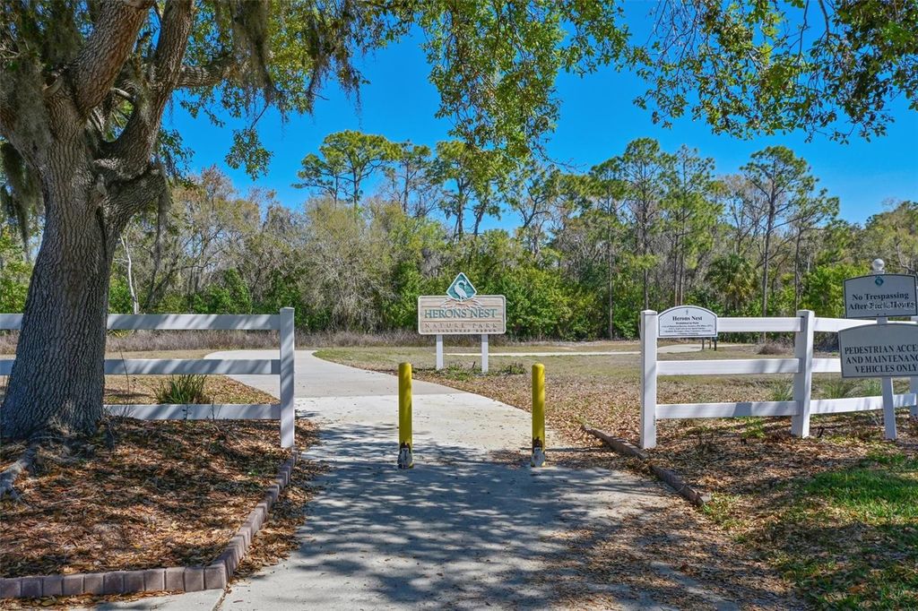 Image 40 of property listing at 12246 CLUBHOUSE DRIVE, Lakewood Ranch, FL 34202