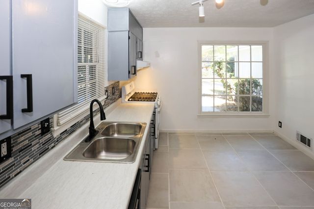 512 Rockborough Terrace, Stone Mountain, GA 30083