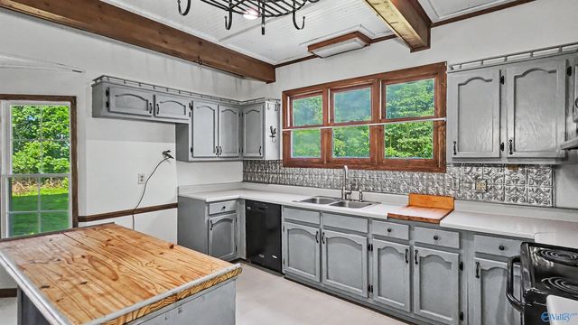 411 Bell Point Road, Laceys Spring, AL 35754