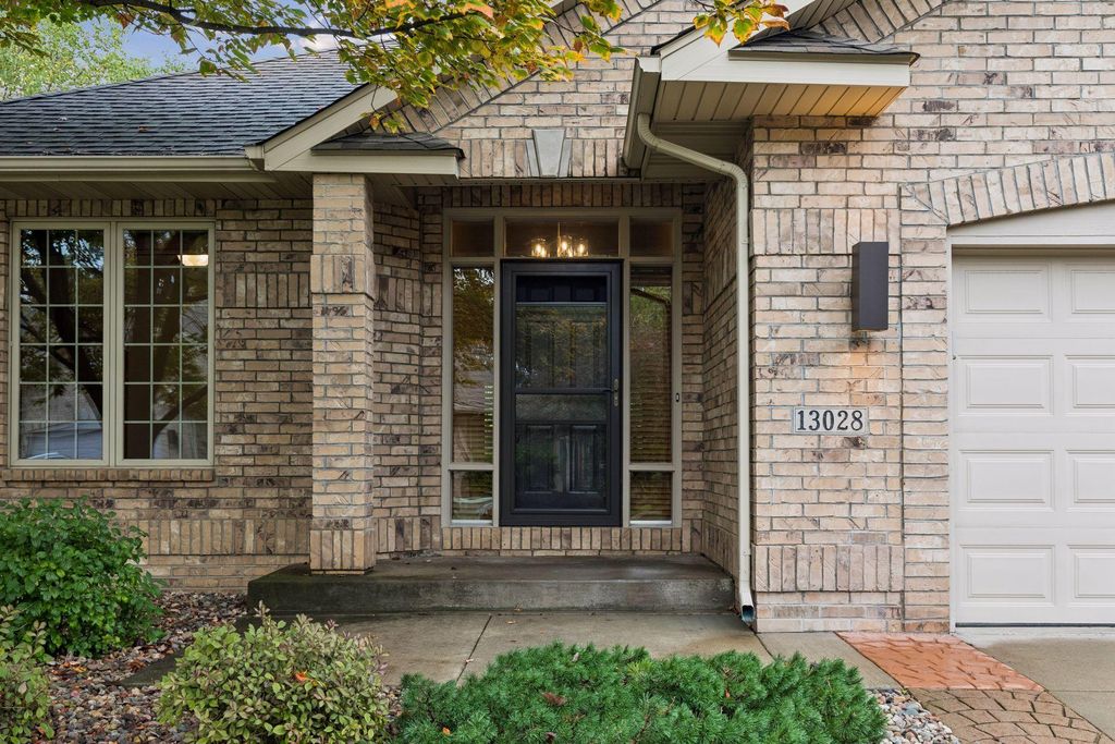 13028 Garvin Brook Lane, Apple Valley, MN 55124 — photo 2