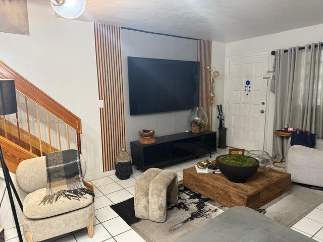 1279 W 51st Pl B-13, Hialeah, FL 33012