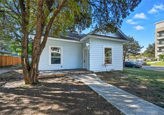 440 W Brooklyn Avenue, Dallas, TX 75208