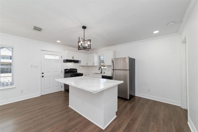 802 E 33rd Street, Houston, TX 77022