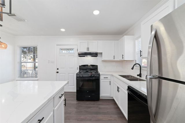 802 E 33rd Street, Houston, TX 77022