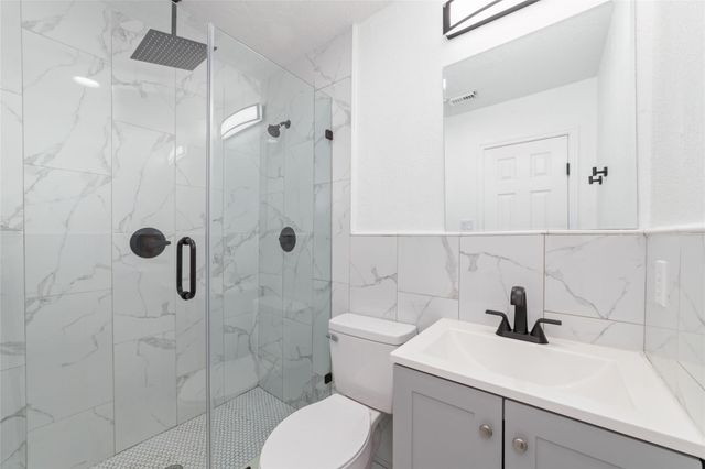 802 E 33rd Street, Houston, TX 77022