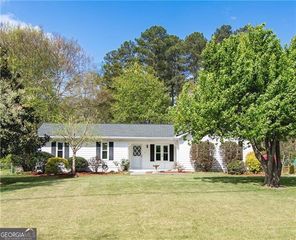 111 Little Brook Drive, Woodstock, GA 30188