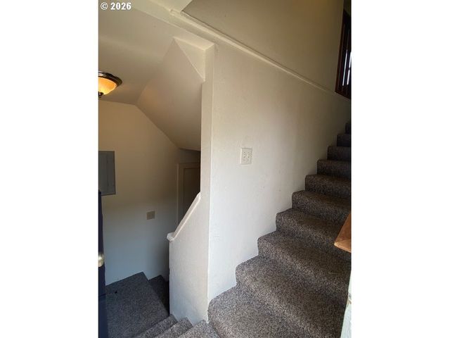 1014 TAYLOR St, Oregon City, OR 97045