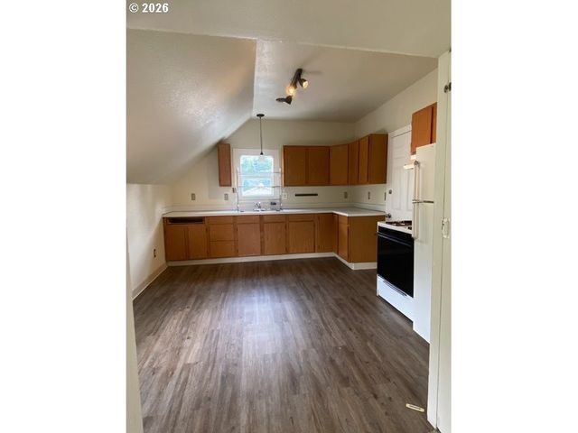 1014 TAYLOR St, Oregon City, OR 97045