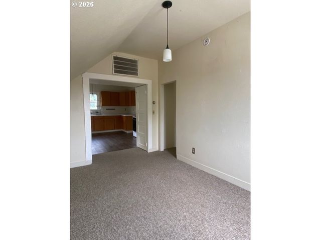 1014 TAYLOR St, Oregon City, OR 97045