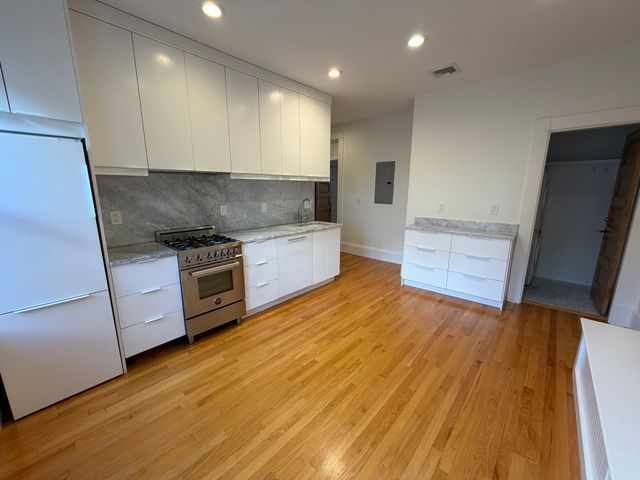 1657 Cambridge St 1, Cambridge, MA 02138
