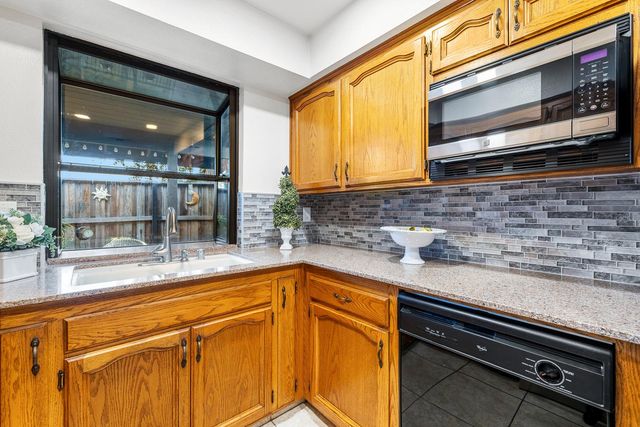 4633 N Glenn Avenue, Fresno, CA 93704