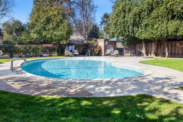 4633 N Glenn Avenue, Fresno, CA 93704