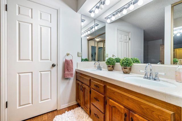 4633 N Glenn Avenue, Fresno, CA 93704